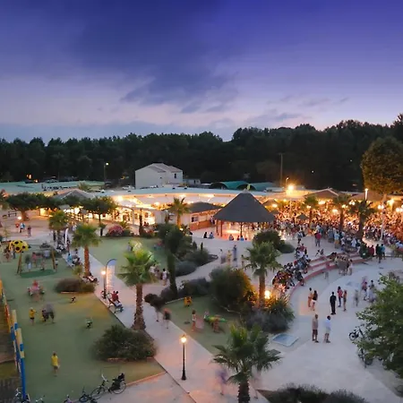 Campingplads Happy Camp Mobile Homes In Le Domaine La Yole *