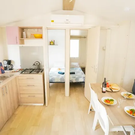 Campingplads Happy Camp Mobile Homes In Le Domaine La Yole
